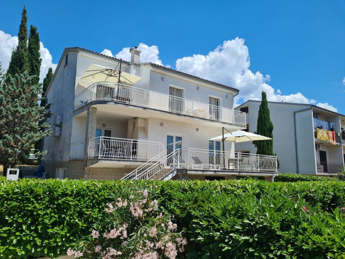 Apartments Elizabeta Dramalj Bagian luar foto